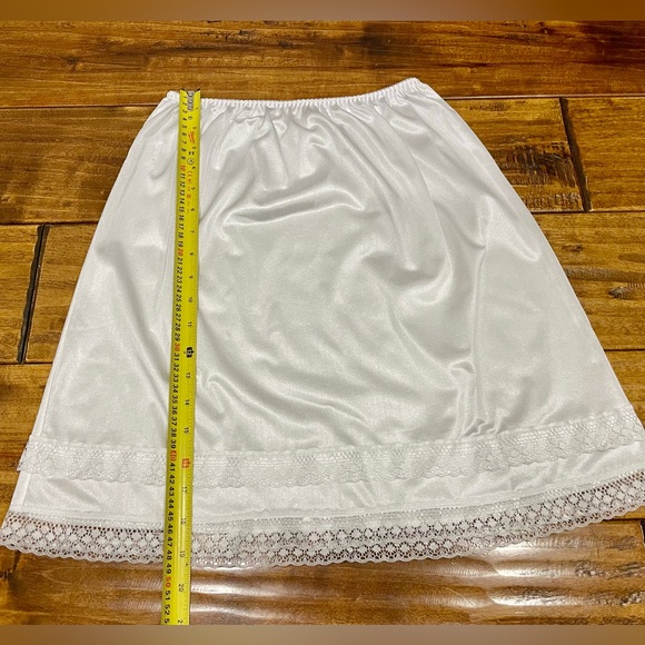 Vintage satin Vanity Fair half slip - Picture 7 of 8